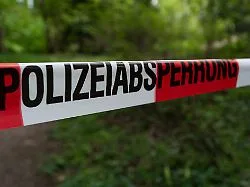 Polizei nimmt 22-Jährige fest: Spaziergängerin findet Frauenleiche in Hamburg