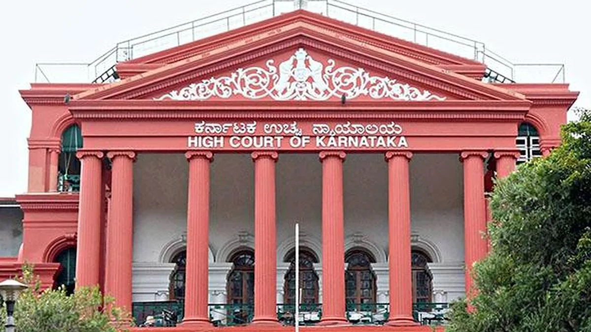 Karnataka High Court convicts advocate for misbehaviour inside courtroom in drunken state