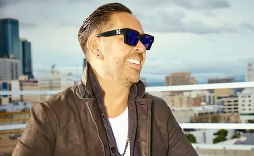 Jorge D'Alessio hace oficial su romance con Daniela Arjona, 14 años menor que él
