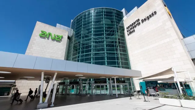 Quatro detidos no aeroporto de Lisboa. Um era procurado pela Interpol