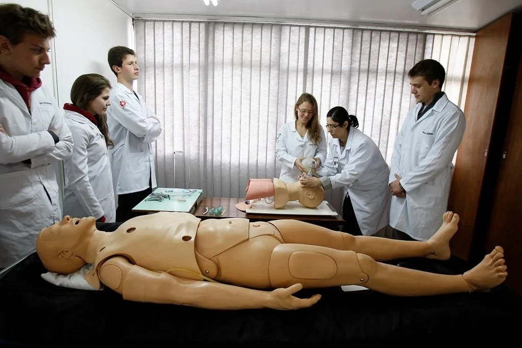 Médicos estrangeiros poderão se aperfeiçoar no Brasil mesmo sem diploma validado