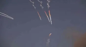 Arábia Saudita interceta três mísseis lançados por Houthis após ataques