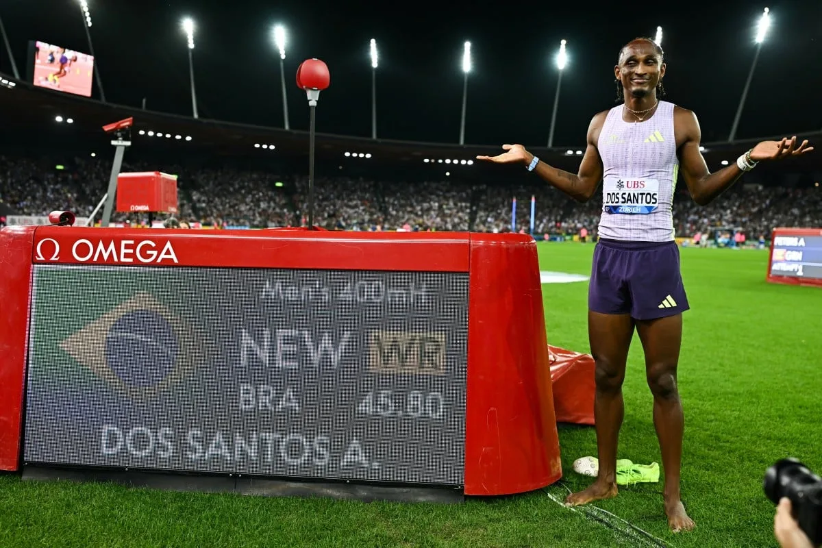 Alison dos Santos, o “Piu” bate recorde mundial, com grande vantagem