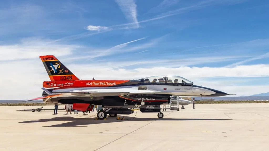 Avião militar autônomo comandado por IA faz seus primeiros testes