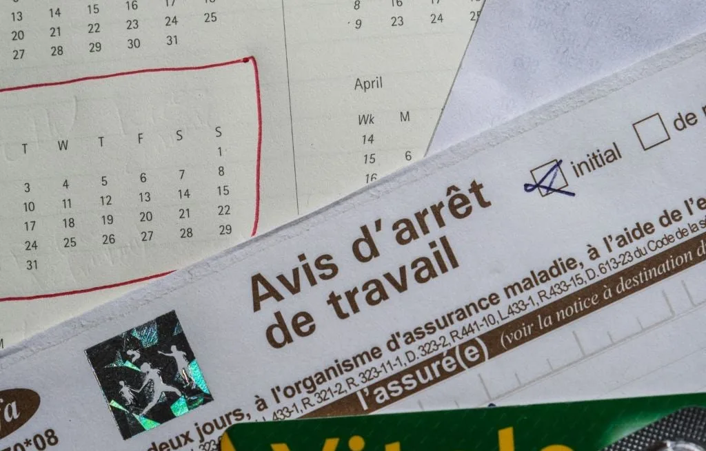 Réforme des arrêts maladie : « Derrière, il y a une politique de contrôle », estime une juriste