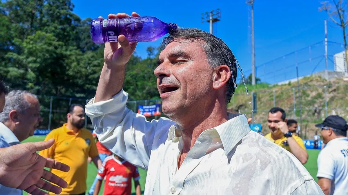 O risco que a Globo corre com Flávio Bolsonaro no JN esta noite