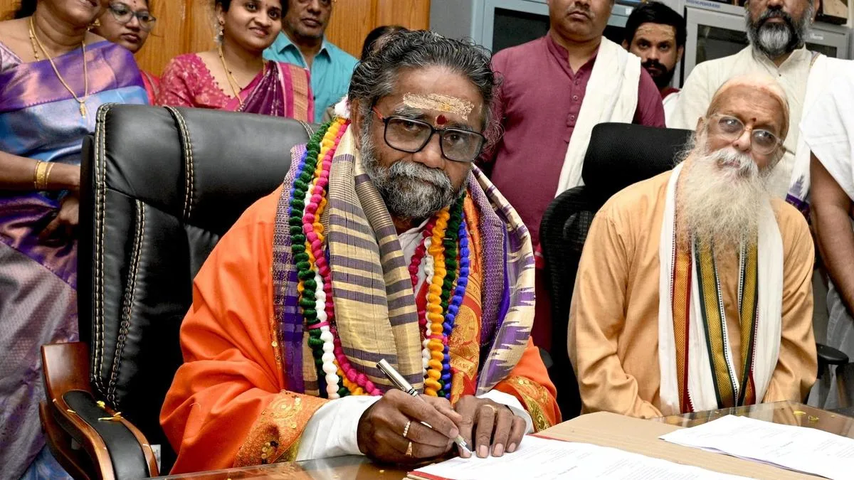 Prof. Ganapathi Bhat takes charge as SVVU Vice-Chancellor