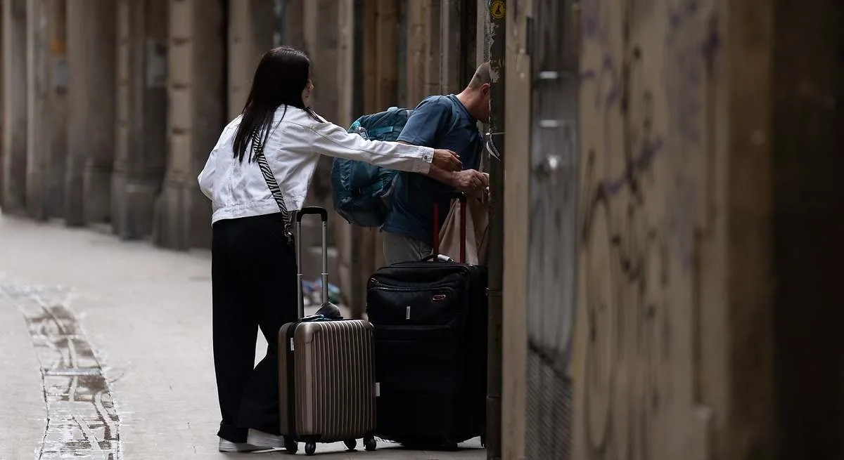 Barcelona multiplica por cinco las ayudas a las comunidades de vecinos que prohíban los pisos turísticos
