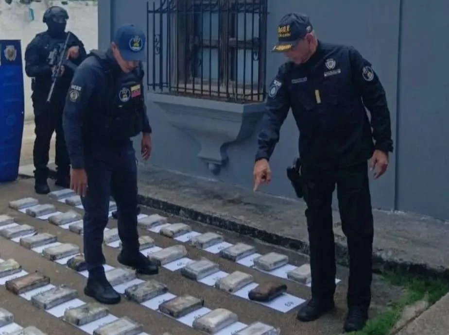 Desentierran en Sucre 75 panelas de cocaína