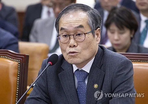 방사청장 "뇌물 구속 사무관, LIG D&A 수주사업 3건 평가 참여"