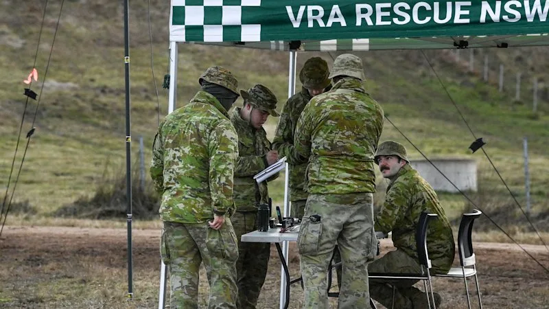 Army joins search for missing Sydney bushwalker, 18