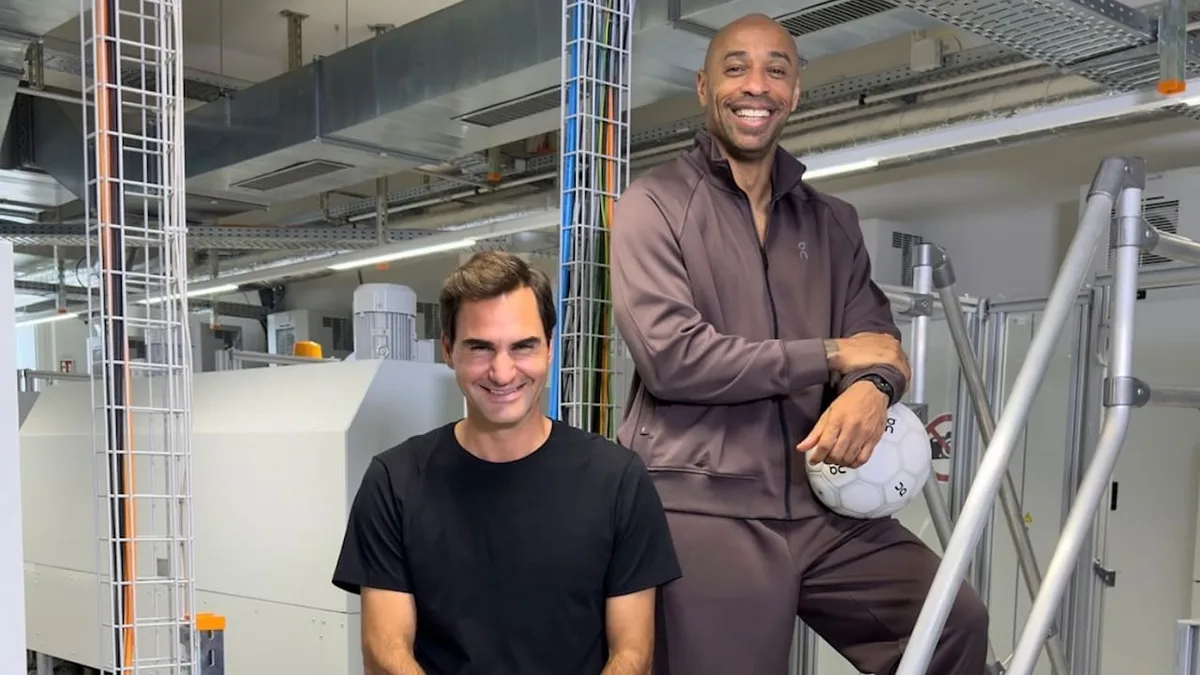 Aufeinandertreffen der Legenden - Henry bringt Federer Fußball-Tricks bei