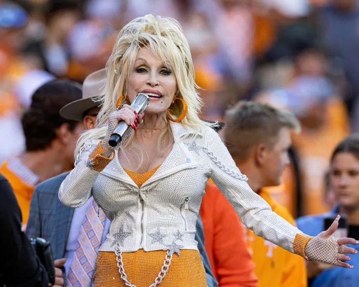Tennessee to wear Dolly Parton tribute on helmets during 2026 college football season