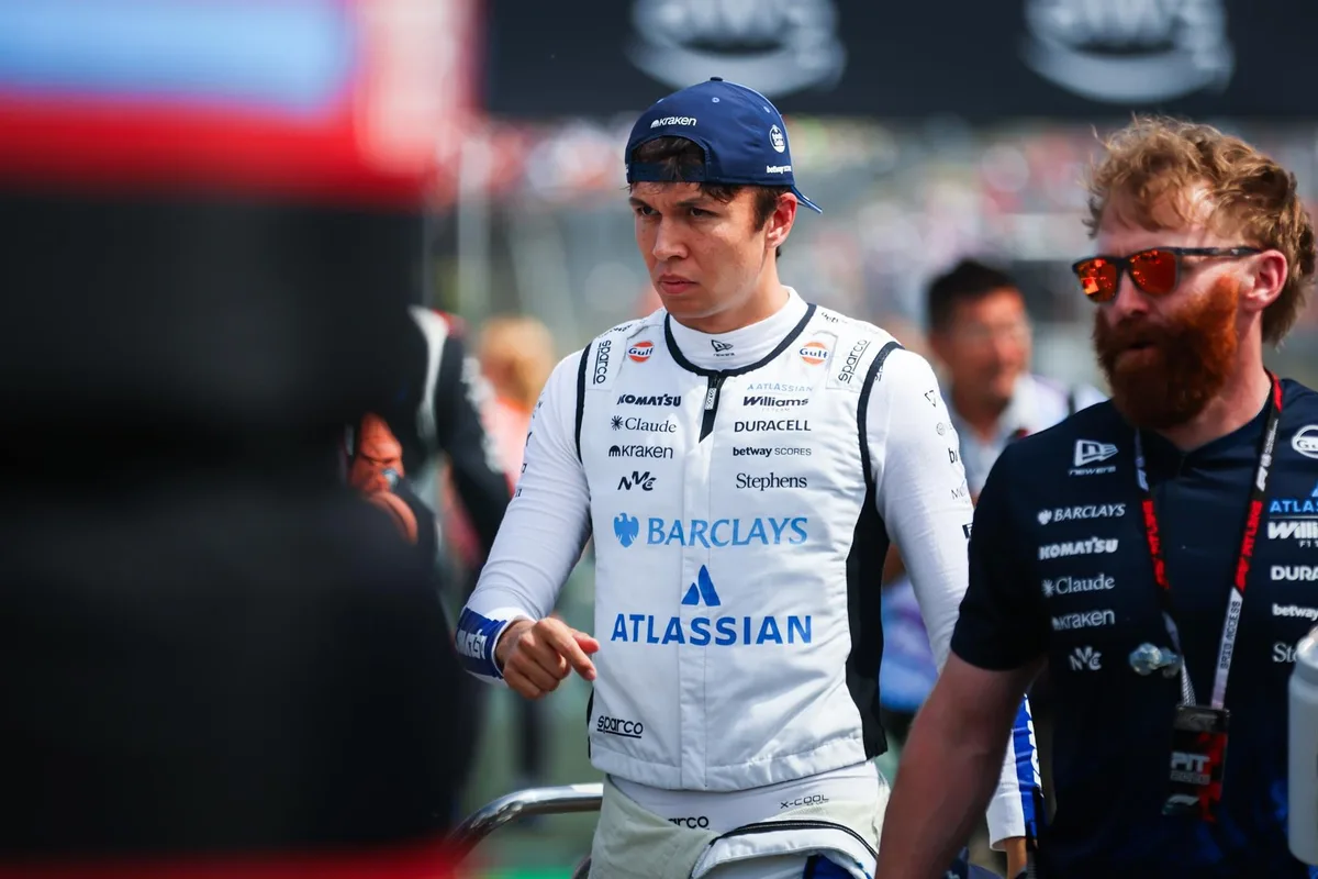 El piloto tailandés Alex Albon renueva con Williams una temporada