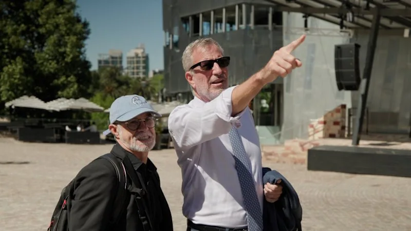 Bill de Blasio and Carlos Moreno share their thoughts on Melbourne's Federation Square