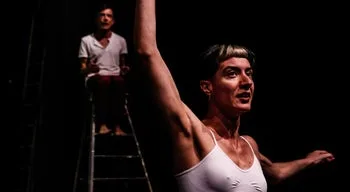 "E se a Mónica". Entre teatro e dança leva legado de Mónica Lapa às novas gerações