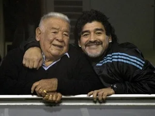 Procès Maradona. Un prestataire médical confond des examens passés par Diego Maradona avec ceux de son père