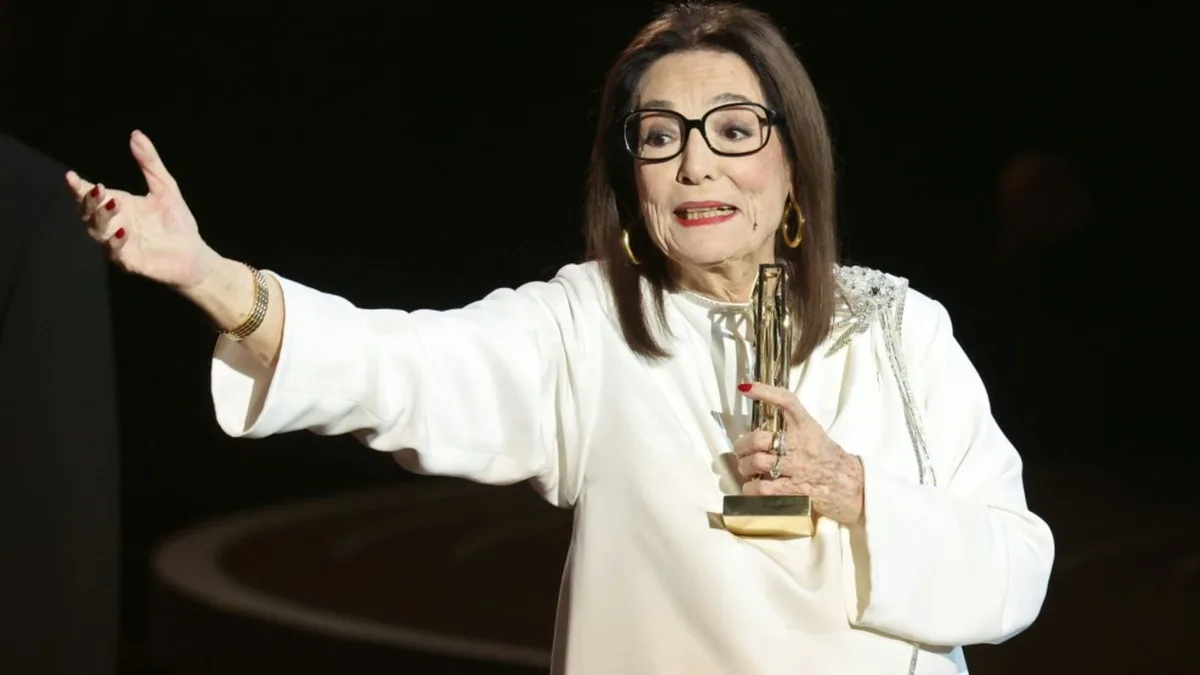 Nana Mouskouri und Herfried Münkler erhalten Verdienstorden der Bundesrepublik