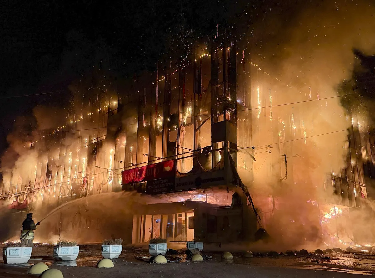 Revela informe que las muertes por bombas de racimo se triplicaron en el último año, con un amplio uso en Ucrania