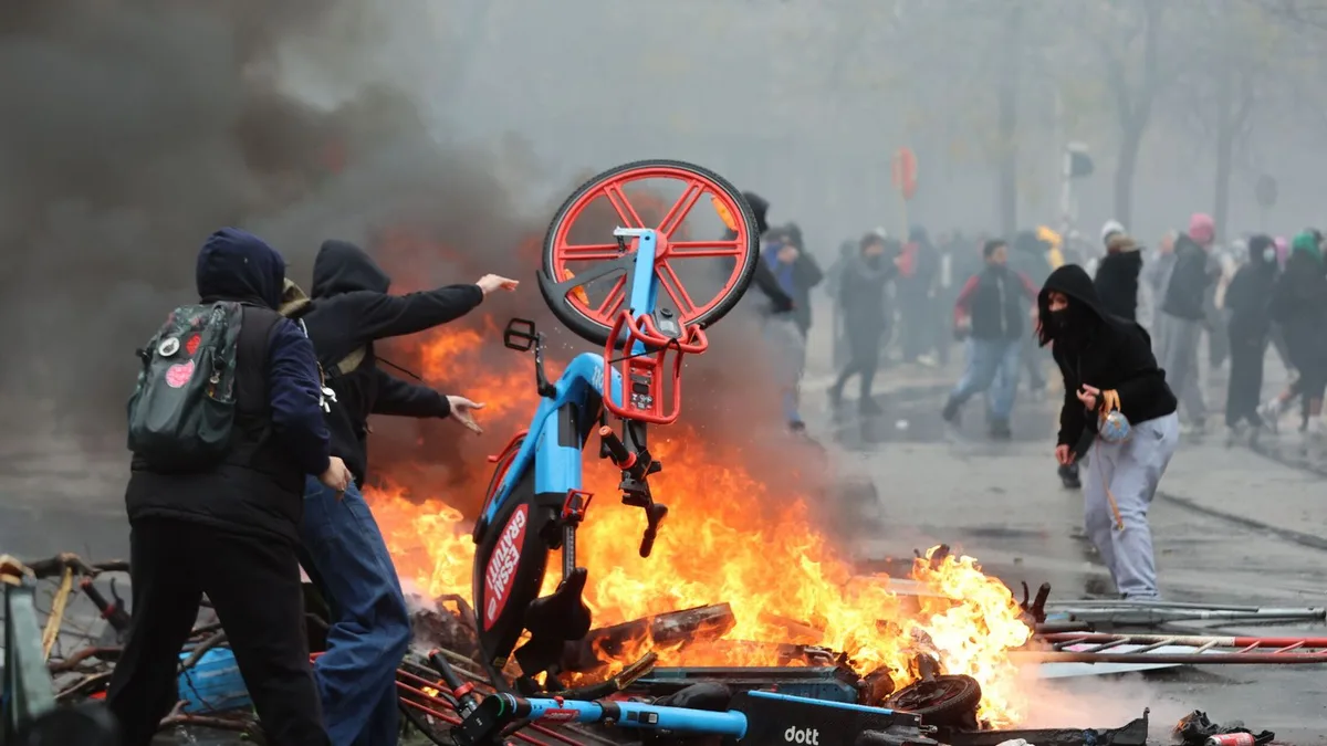 Decenas de miles de belgas marchan contra los recortes en Bruselas y amenazan con una huelga general