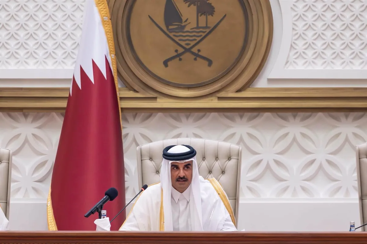 El emir de Qatar reclama "redoblar los esfuerzos" para garantizar la seguridad en el Golfo y Ormuz