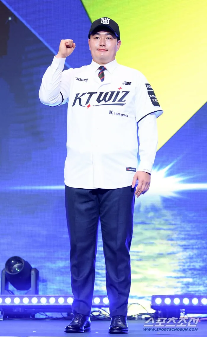 [포토] 2027 KBO 신인 드래프트 최지만, 힘차게