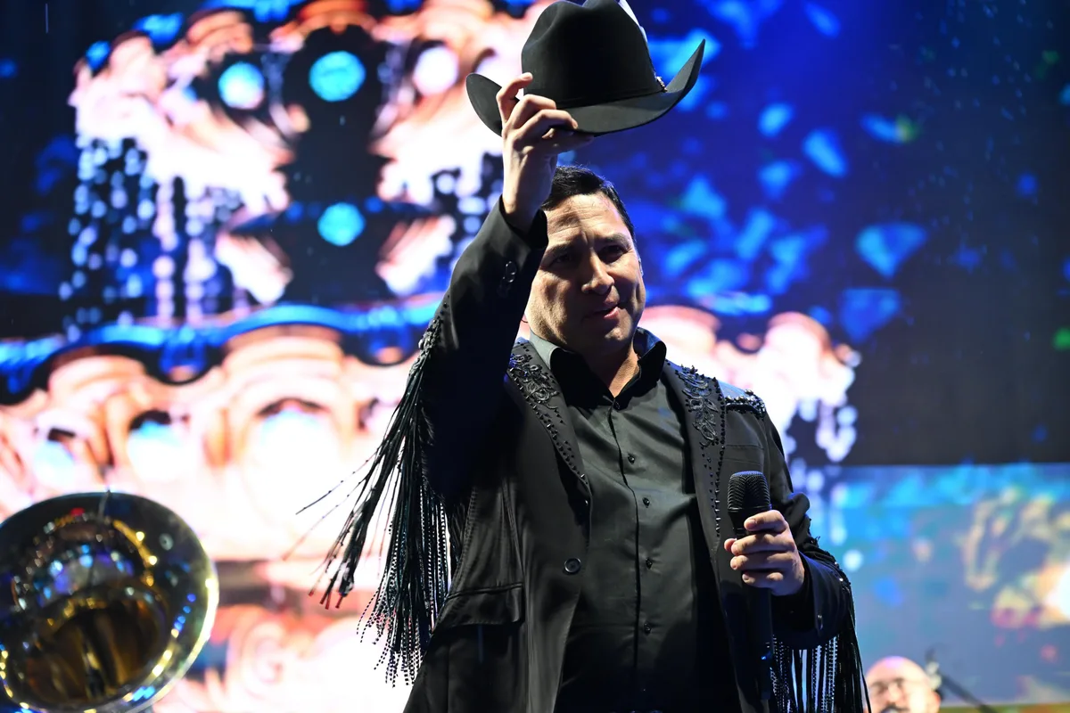 Vence Julión Álvarez al frío y pone el ritmo en el Rodeo Saltillo