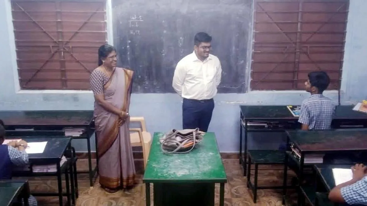 Tirunelveli Collector inspects competitive exams coaching under ‘Vettri Palligal’ scheme