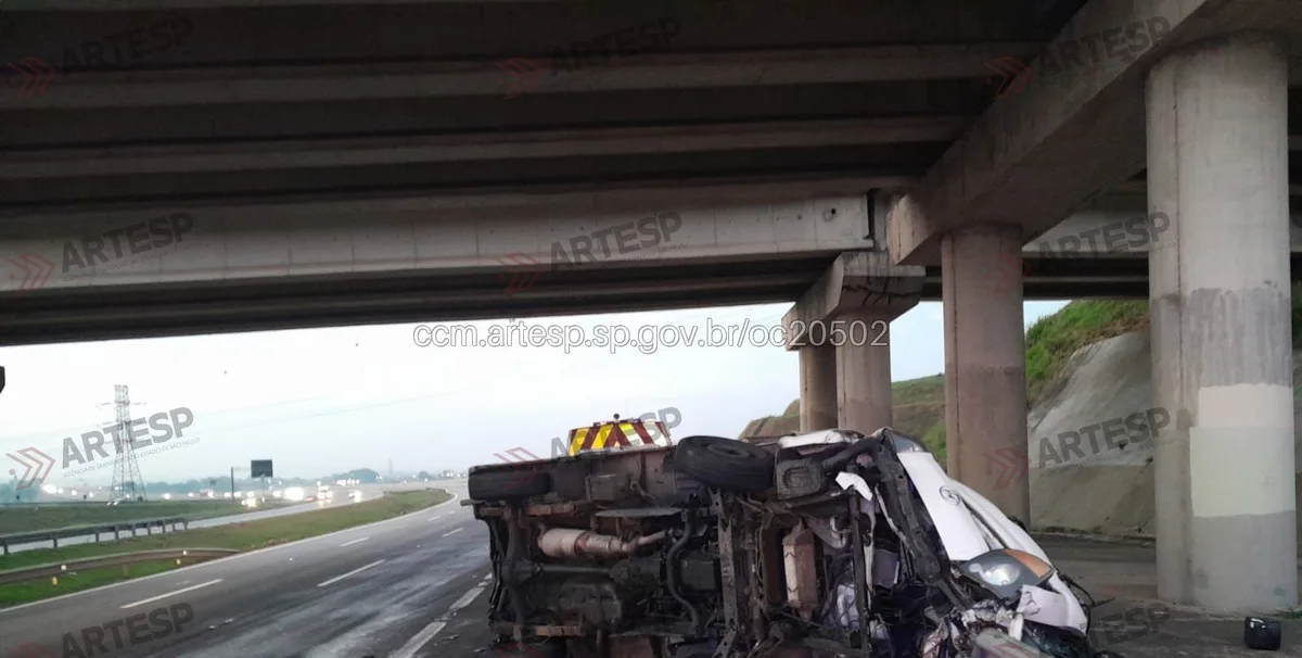 Motorista morre em acidente entre dois carros no Rodoanel, em Itaquaquecetuba