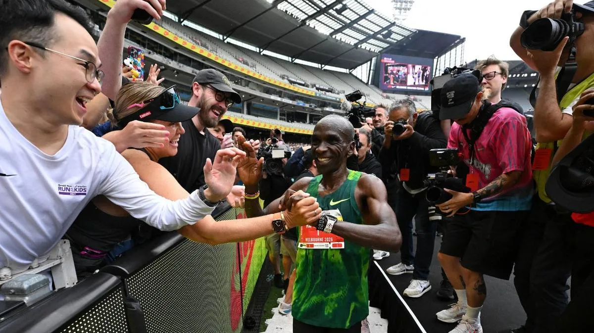 Olympic champ Eliud Kipchoge Melbourne Marathon with new record time