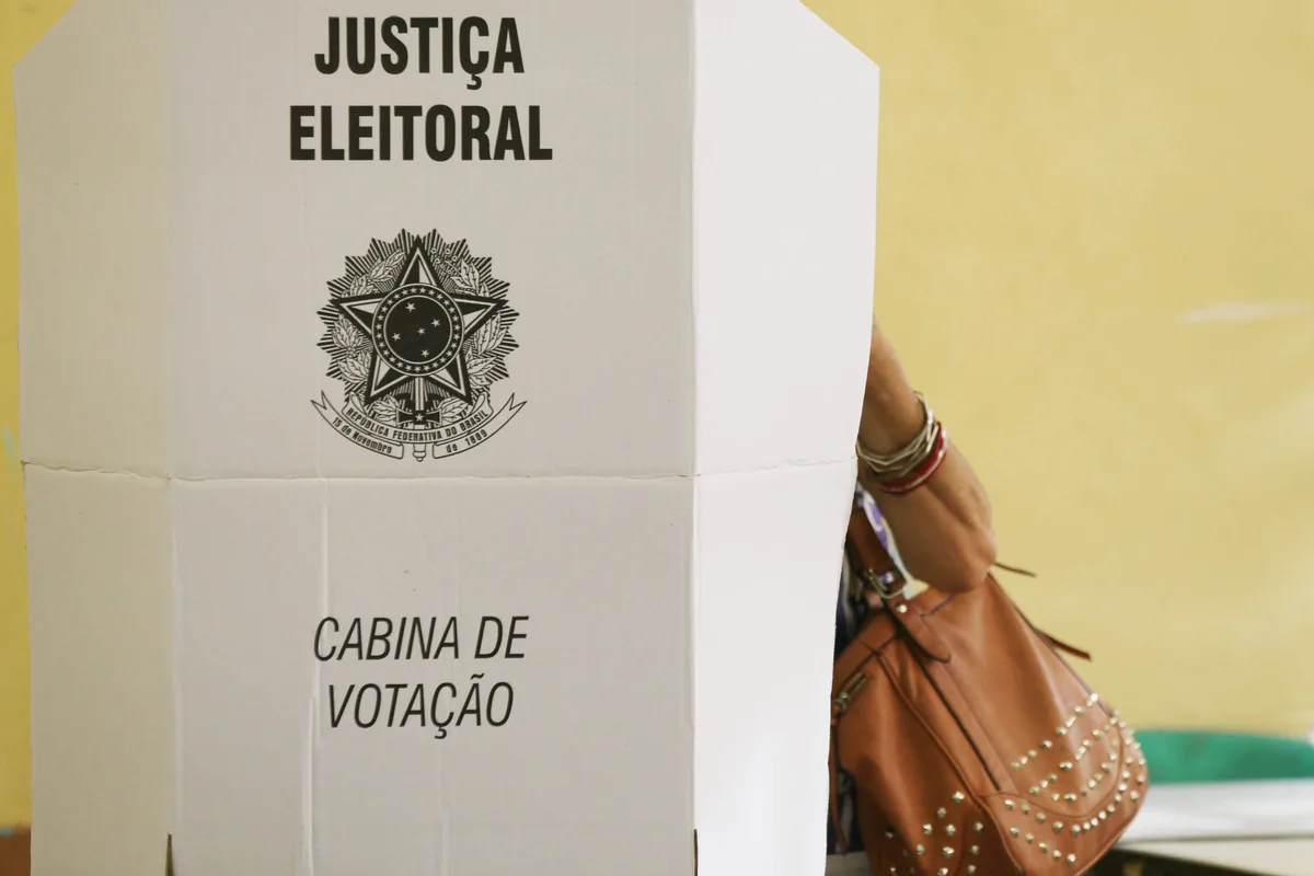 Entenda regras do TSE sobre IA e propaganda eleitoral na internet