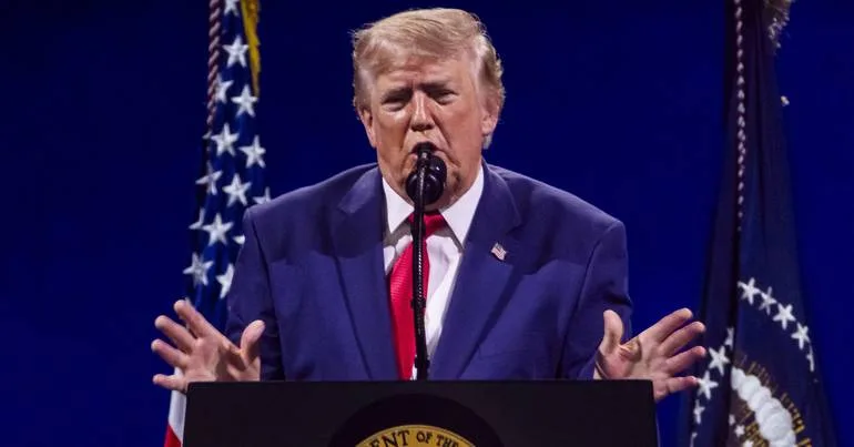 Trump suspende temporariamente tarifas ao Canadá