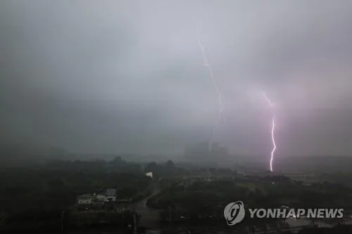 경북 영천서 낙뢰로 화남·신령면 등 일부 지역 정전