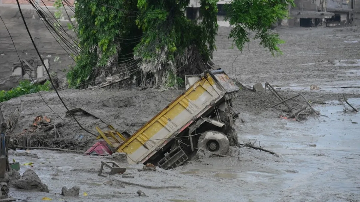 As imagens da destruição provocada pelas cheias no Nepal