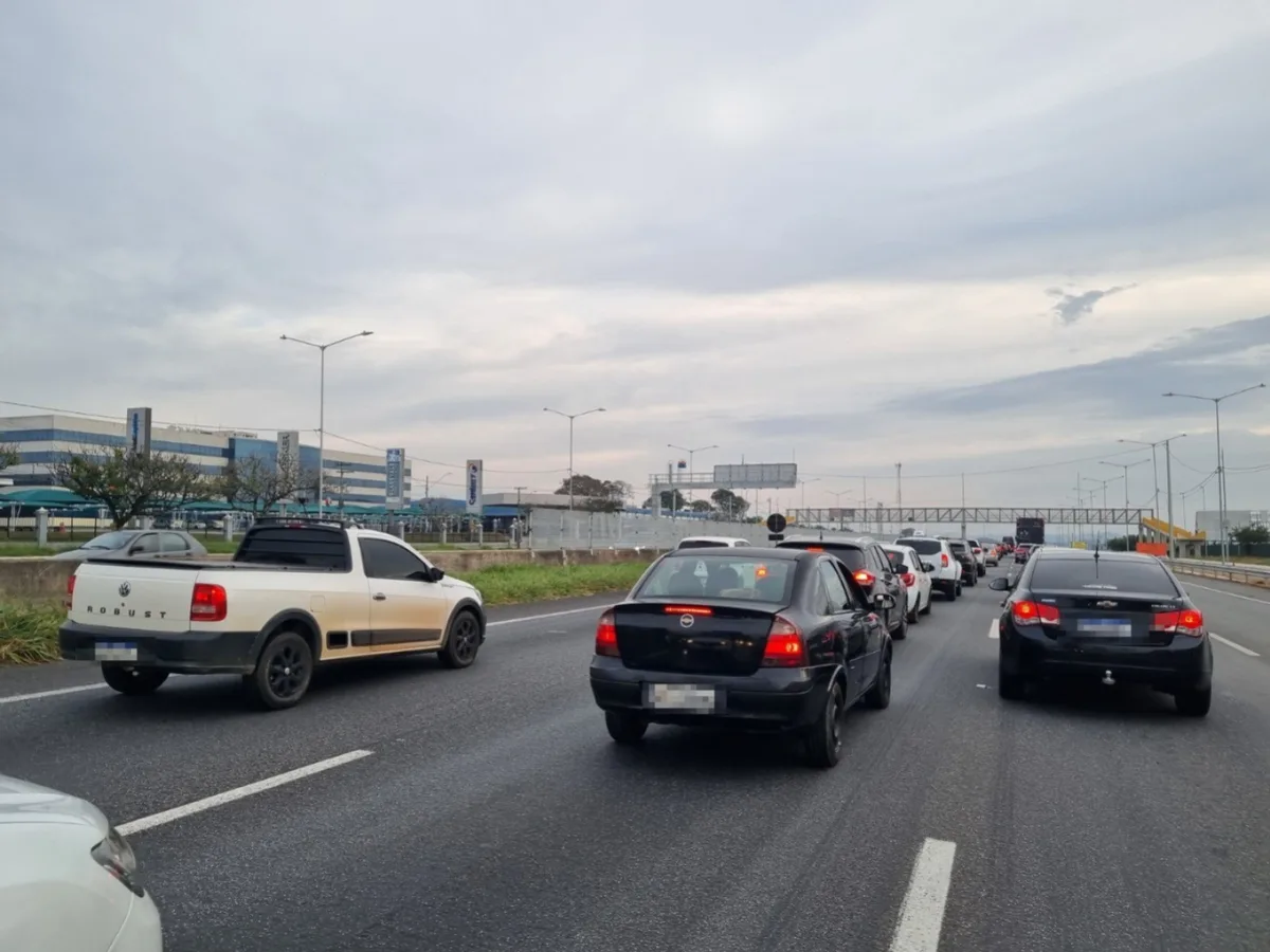 São José dos Campos e Taubaté têm média diária de 53 novos veículos nas ruas em 2026; alta é de 15%