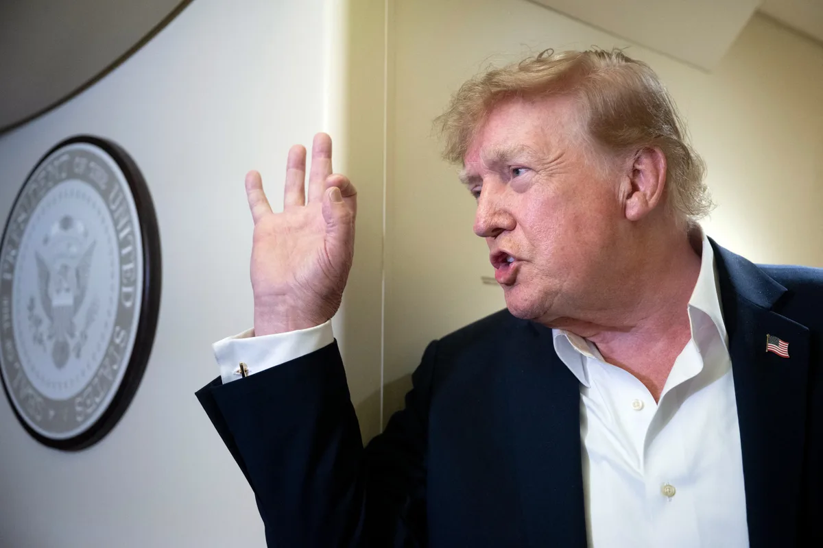 Veículos de imprensa dizem que vão processar Trump após serem proibidos de acessar Casa Branca