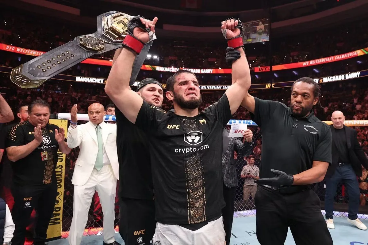 Корешков включил Махачева в топ-5 бойцов MMA в истории после победы Ислама над Гэрри