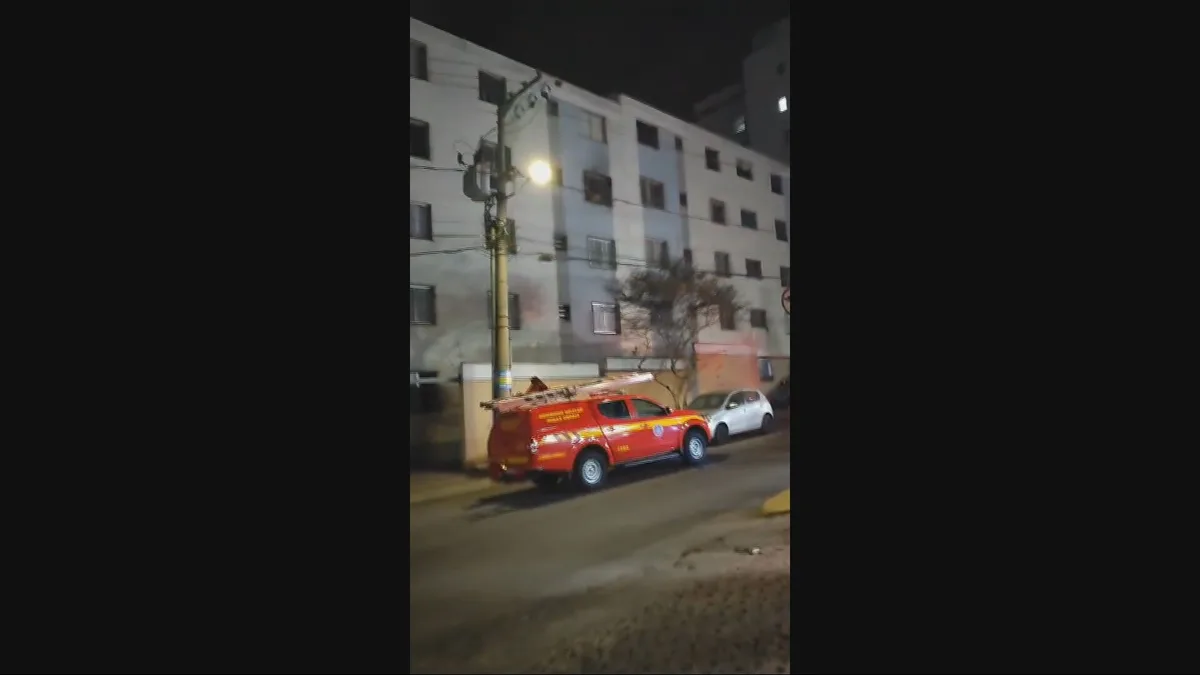 Incêndio provocado por cigarro atinge apartamento em BH; morador ficou ferido
