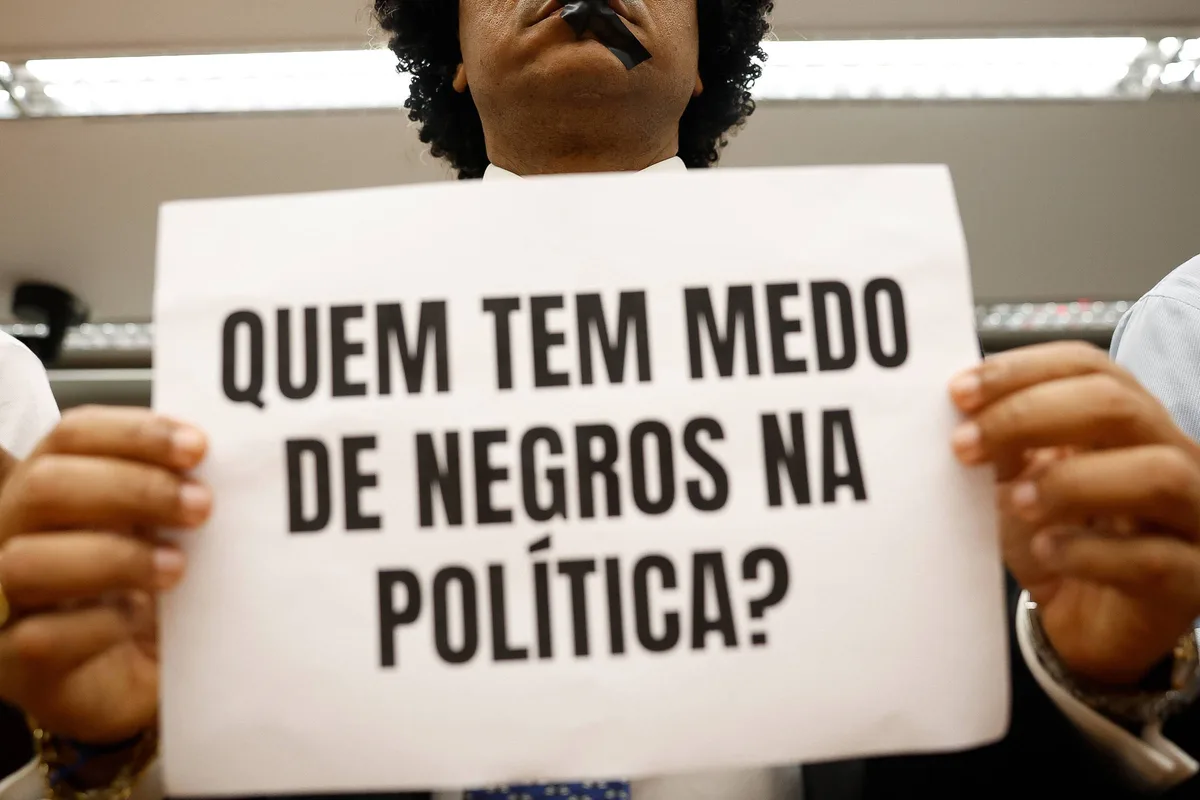 Proporção de negros eleitos para o Congresso não chega a 30%, mostra estudo