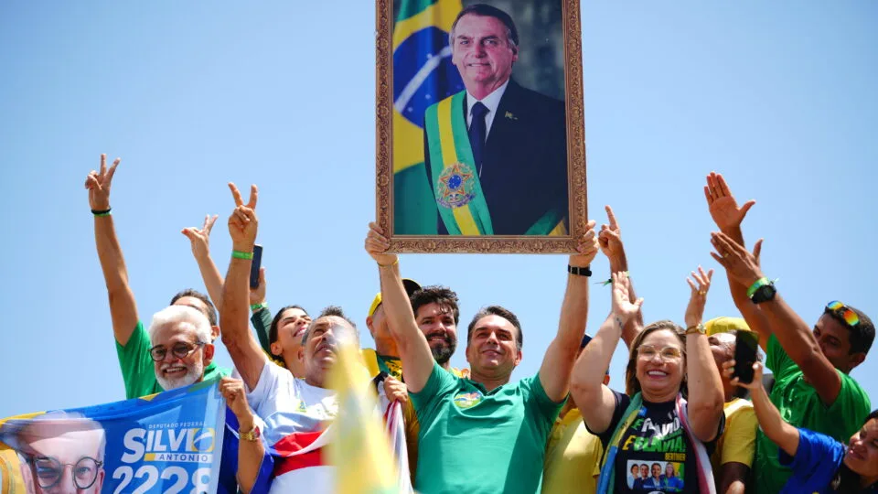 Foto de Bolsonaro pode ser usada em campanha? Entenda a disputa na Justiça Eleitoral