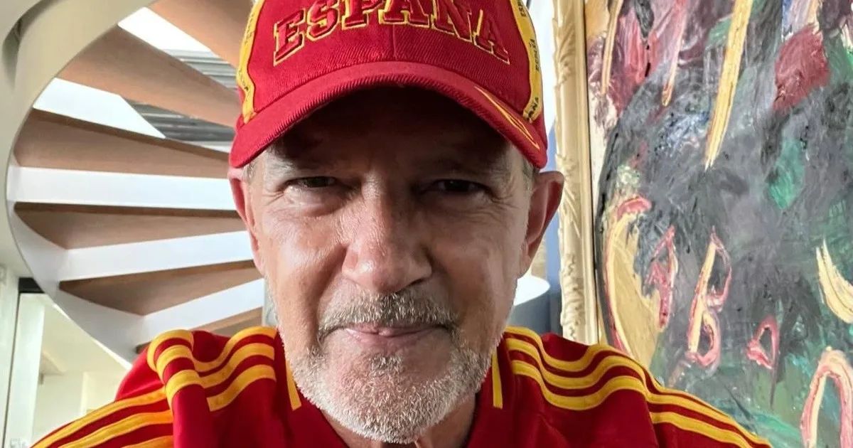 Antonio Banderas, actor, 66 años: “Desde que sufrí el ataque al corazón, he tratado de hacer de mi profesión mi hobby. Me moriré encima de un escenario o frente a una cámara”