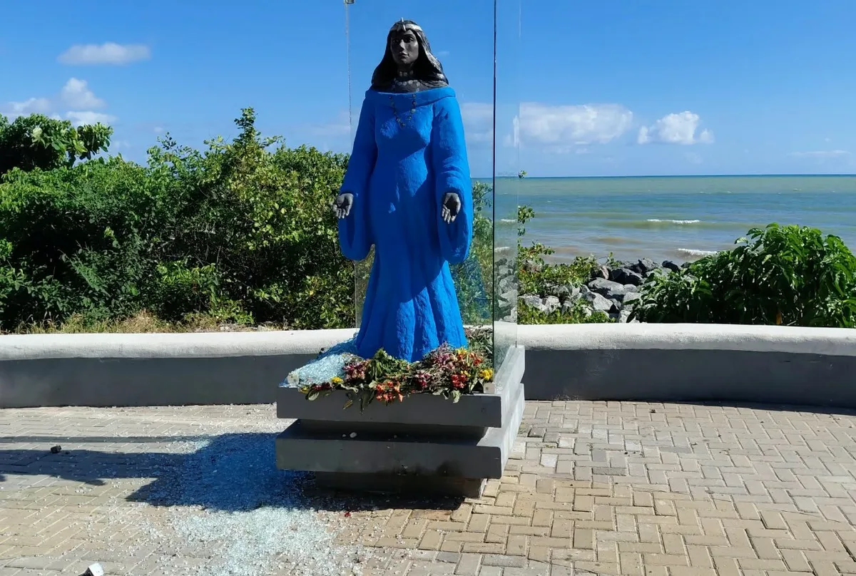 Vídeo mostra briga que terminou com proteção de vidro da estátua de Iemanjá quebrada, em João Pessoa