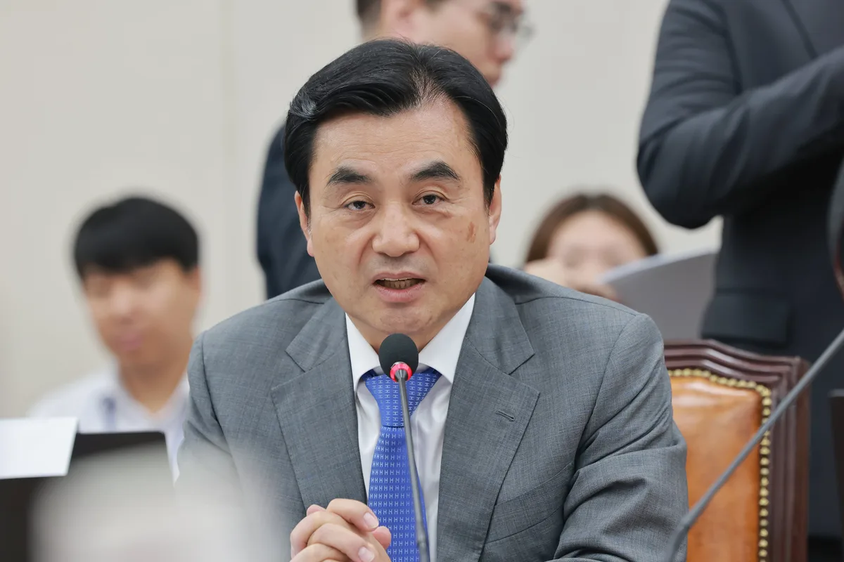 [단독] 안규백 주장과 달랐다… 병력 20만 넘는 주요 10國에 통합 사관학교 없어