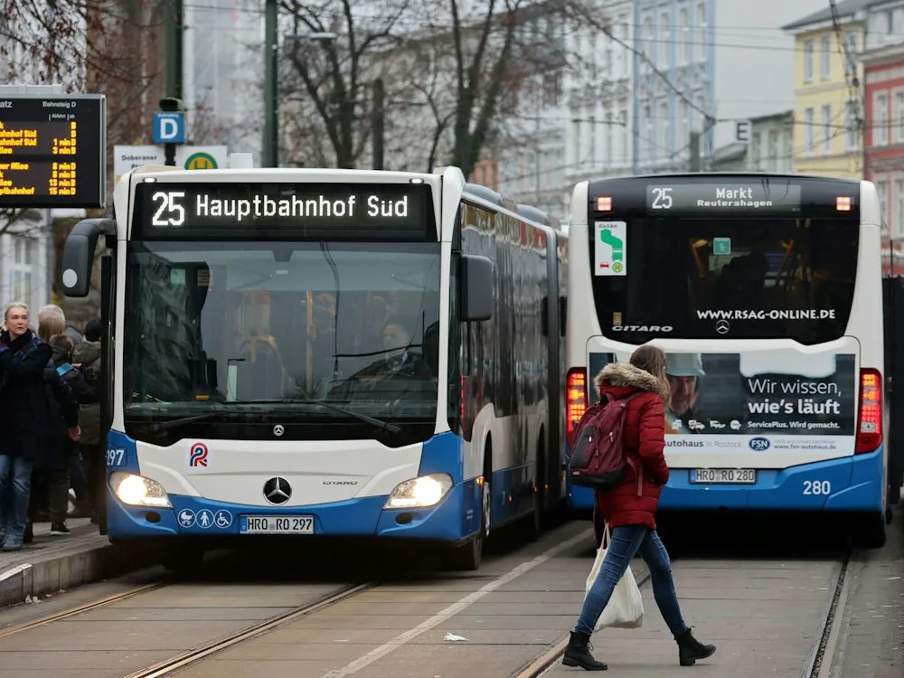 Newsblog zu den Landtagswahlen: Kleine Wahlpanne in Rostock: ein Bus als Wahllokal