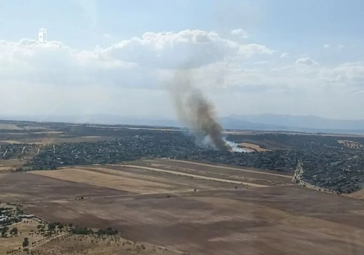 Confinadas dos urbanizaciones por el incendio declarado en Galápagos (Guadalajara)