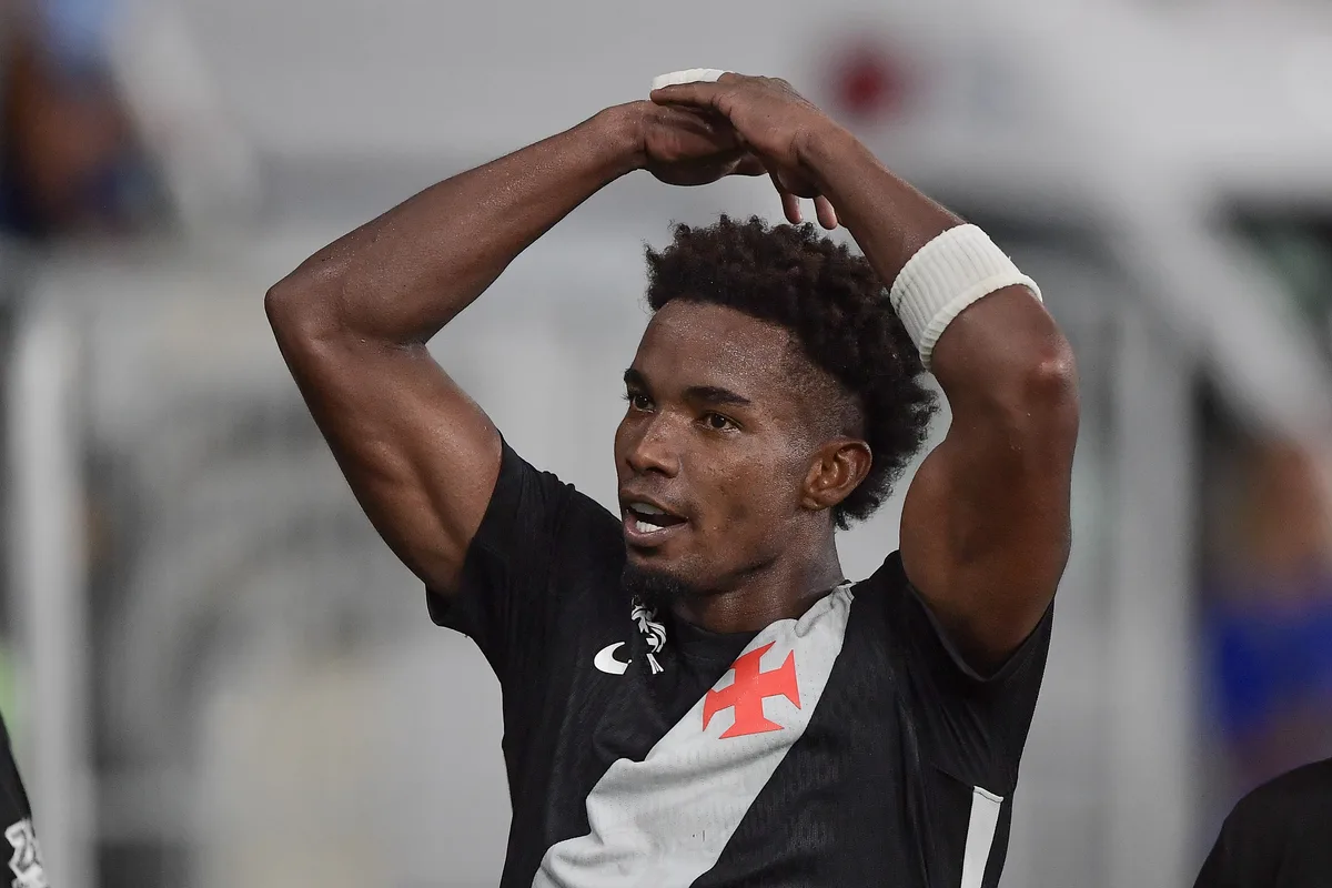 Thiago Mendes se declara ao Vasco: "Essa torcida me fez virar vascaíno"