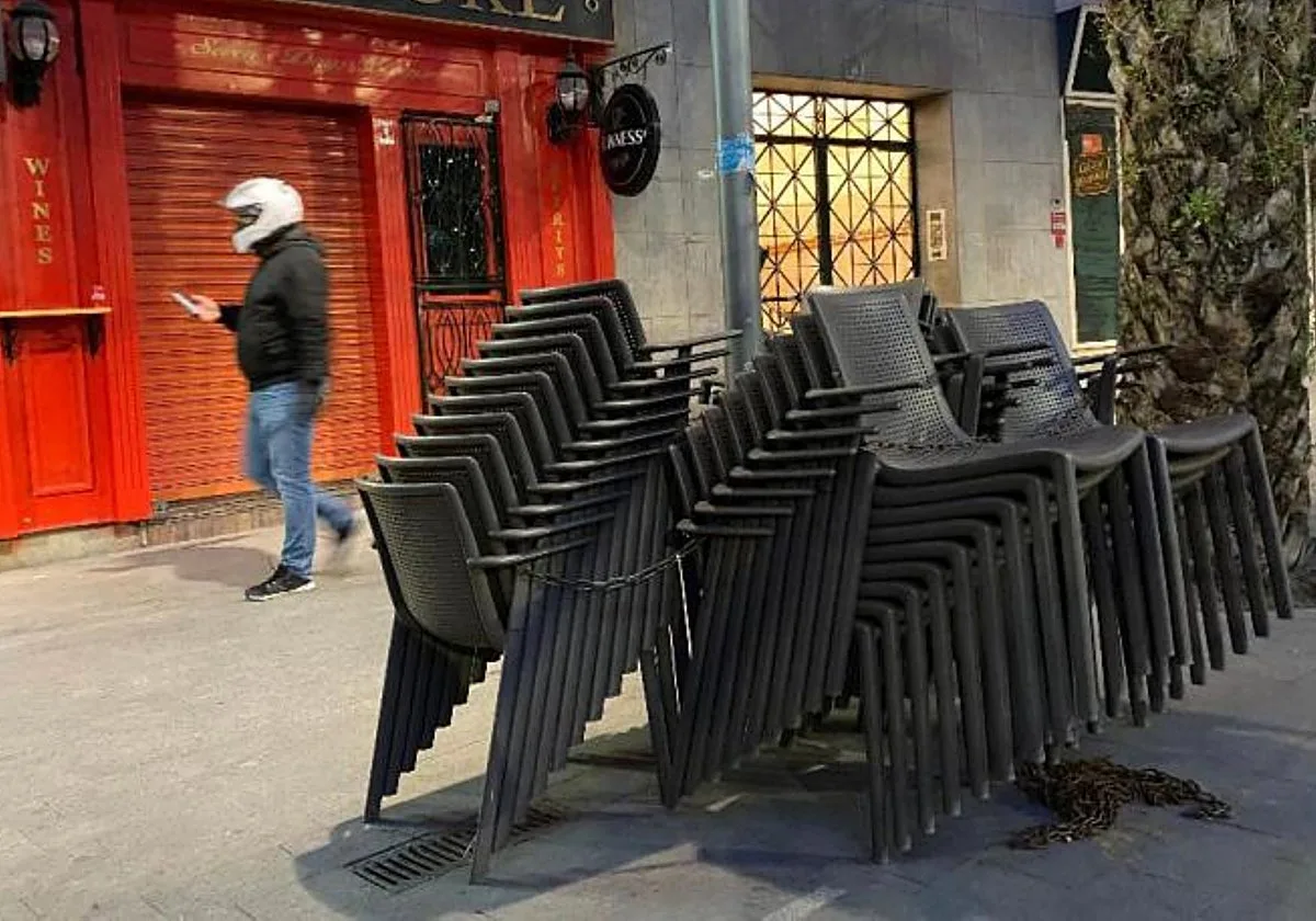 Dos zascas de un bar de vacaciones a clientes tiquismiquis: «Que se busquen la vida»