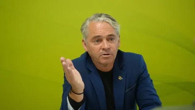 JPP promete pôr no "devido lugar" famílias que mandam na Madeira