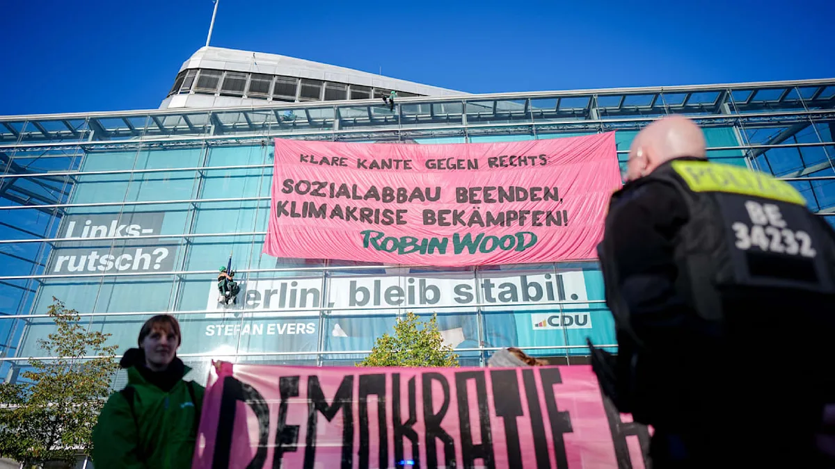 Aktivistengruppe Robin Wood - Umweltschützer besetzen CDU-Zentrale in Berlin