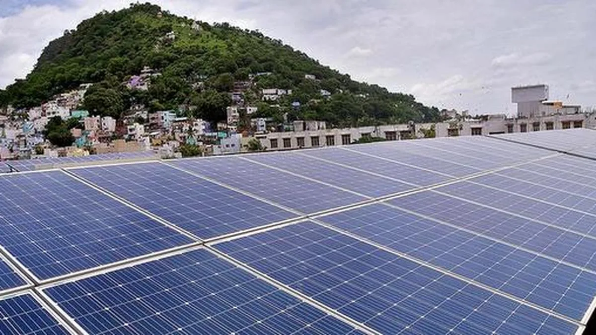 Axis Energy bags EPC contract for 552 MWp solar project in Anantapur; commissioning in 18 months